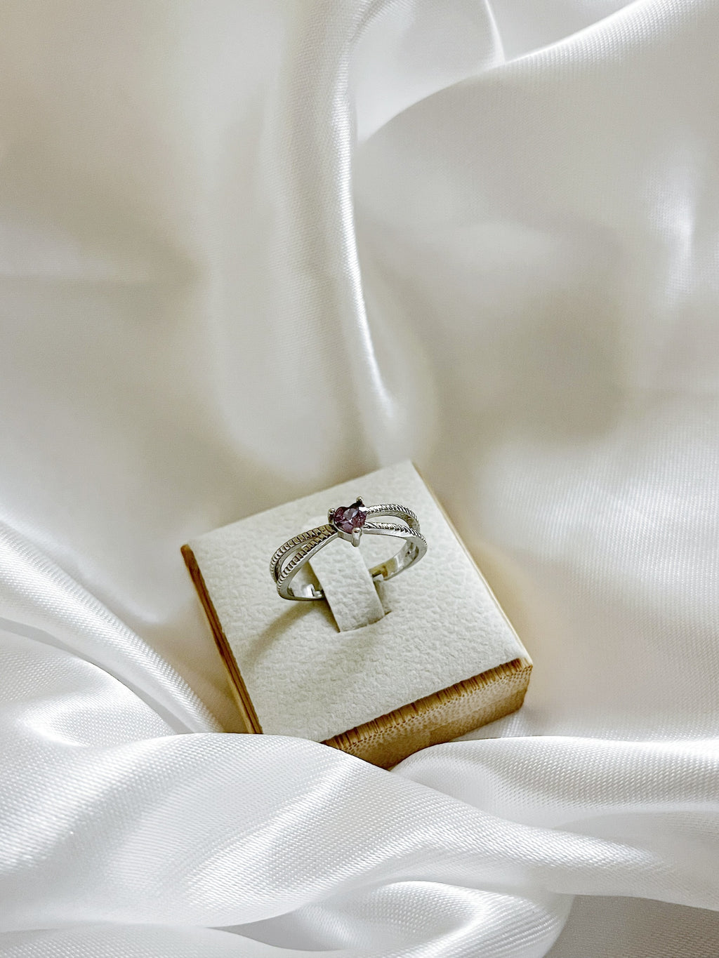 Anel Aurora | Efeito pedra ametista