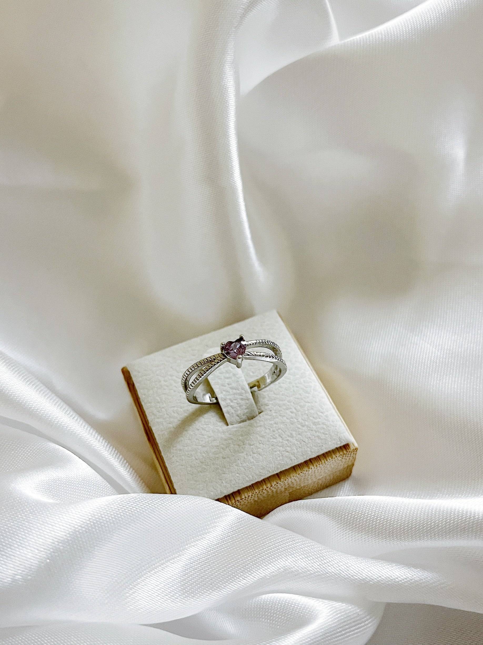 Anel Aurora | Efeito pedra ametista