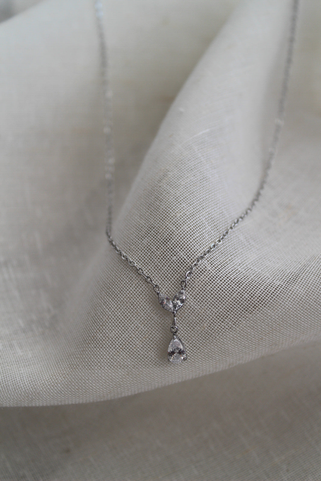 Frostelle Necklace
